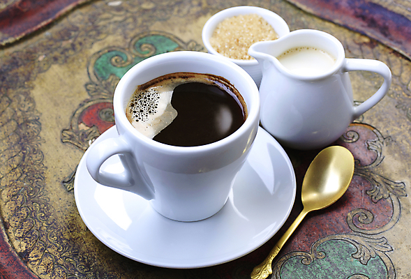 포토 JPG 해외이미지 1 커피 음료 쟁반 사람없음 컵 숟가락 어둠 우유 수확 골동품 흰색 조끼 뜨거움 사발 크림 에스프레소 백자 블랙커피 정물화 카페인 무알코올 해외202004 해외202105 해외포토 식기 컬러 농업 유제품 수저 외투 도자기 사기그릇 그림 파일형식