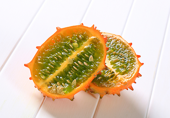 포토 JPG 해외이미지 음식 오렌지 과일 씨앗 사람없음 초록색 신선 횡단보도 열대과일 흰배경 유기농 반쪽 날것 숙성 식용 해외202004 해외202105 해외포토 식물 웰빙 컬러 백그라운드 흰색 보행로 파일형식