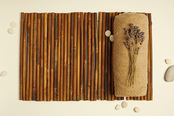 포토 JPG 해외이미지 사람없음 수건 위생용품 조약돌 스파용품 아로마테라피 라벤더 해외202004 해외포토 꽃 생활용품 스파 돌_바위 허브 오브젝트 테라피 파일형식