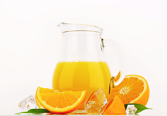 포토 JPG 해외이미지 스튜디오촬영 오렌지 유리병 실내 사람없음 얼음 오렌지주스 흰배경 해외202004 해외202105 해외포토 자연요소 백그라운드 과일 병_용기 내부 흰색 과일주스 파일형식