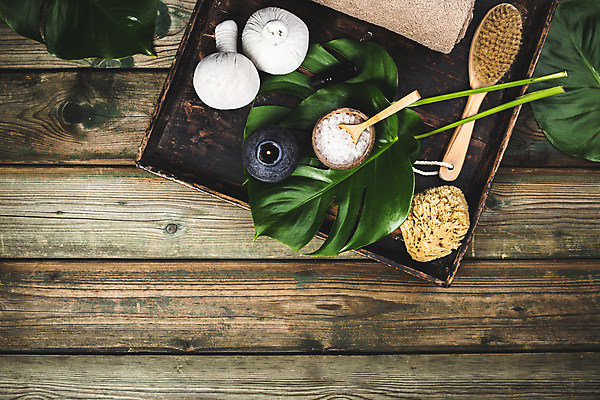 포토 JPG 해외이미지 잎 실내 사람없음 하이앵글 나무바닥 아로마 아로마테라피 나무쟁반 브러쉬빗 허브볼 카피스페이스 입욕소금 해외202004 해외포토 식물 뷰포인트 바닥 쟁반 내부 목재 공백 미용용품 소금 테라피 파일형식