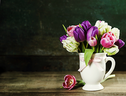 포토 JPG 해외이미지 사람없음 꽃병 튤립 나무벽 나무탁자 카피스페이스 해외202004 해외포토 꽃 벽 탁자 목재 공백 파일형식