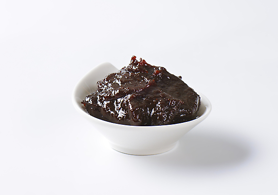 포토 JPG 해외이미지 스튜디오촬영 그릇 실내 사람없음 흰배경 자두 과일잼 해외202004 해외202105 해외포토 식기 백그라운드 과일 내부 흰색 잼 파일형식