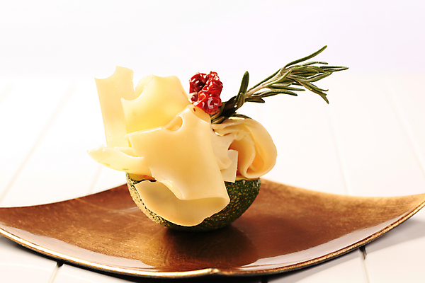 포토 JPG 해외이미지 접시 음식 조각 채소 과일 치즈 건강 사람없음 추위 신선 황금 로즈메리 아보카도 채식주의자 타파스 해외202004 해외202105 해외포토 식기 유제품 애피타이저 허브 채식 파일형식