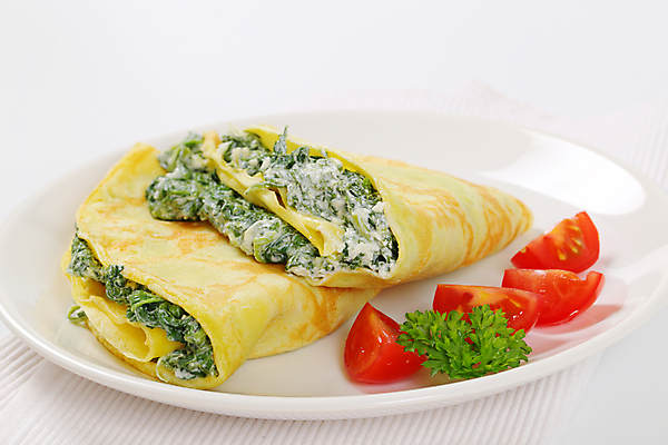 포토 JPG 해외이미지 접시 방울토마토 실내 사람없음 흰배경 시금치 크레이프 리코타치즈 해외202004 해외202105 해외포토 식기 백그라운드 토마토 채소 디저트 치즈 내부 흰색 파일형식