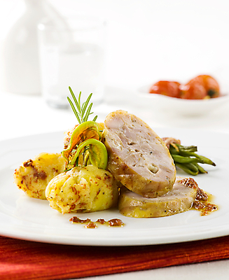 포토 JPG 해외이미지 접시 음식 조각 부분 육류 돼지고기 요리 사람없음 식사 저녁식사 뜨거움 맛 인스턴트 굽기 준비 롤 메인요리 해외202004 해외202105 해외포토 식기 컨셉 식재료 구이 파일형식