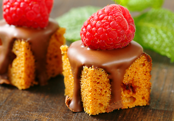 포토 JPG 해외이미지 근접촬영 사람없음 산딸기 초코시럽 진저쿠키 해외202004 해외202105 해외포토 뷰포인트 과일 쿠키 초콜릿 시럽 파일형식