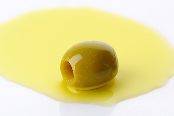 포토 JPG 해외이미지 스튜디오촬영 실내 사람없음 올리브오일 흰배경 올리브 올리브절임 해외202004 해외202105 해외포토 열매 백그라운드 내부 흰색 기름_음식 절임 파일형식