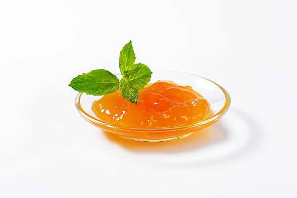 포토 JPG 해외이미지 스튜디오촬영 실내 사람없음 민트 흰배경 유리그릇 과일잼 살구잼 해외202004 해외202105 해외포토 그릇 백그라운드 유리 내부 흰색 잼 허브 파일형식