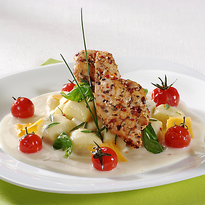 포토 JPG 해외이미지 접시 음식 방울토마토 치즈 파스타 육류 사람없음 맛 인스턴트 매움 무침 경단 메인요리 절임 해외202004 해외202105 해외포토 식기 컨셉 토마토 식재료 유제품 서양음식 파일형식