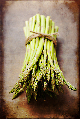 포토 JPG 해외이미지 실내 사람없음 다발 묶기 아스파라거스 나무바닥 노끈 해외202004 해외포토 줄 채소 모션 바닥 내부 파일형식