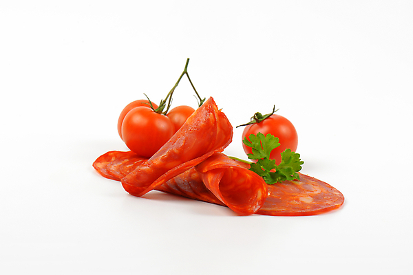 포토 JPG 해외이미지 스튜디오촬영 음식 조각 잎 채소 방울토마토 건조 파슬리 육류 돼지고기 사람없음 빨간색 초록색 그룹 소시지 맛 자르기 흰배경 매움 훈제 살라미 숙성 스페인어 얇은 초리조 치유 편육 해외202004 해외202105 해외포토 식물 컬러 백그라운드 컨셉 토마토 식재료 모션 실내 흰색 가공식품 파일형식