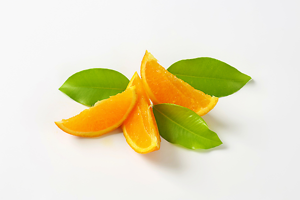 포토 JPG 해외이미지 스튜디오촬영 조각 잎 오렌지 사람없음 신선 흰배경 해외202004 해외202105 해외포토 식물 백그라운드 과일 실내 흰색 파일형식