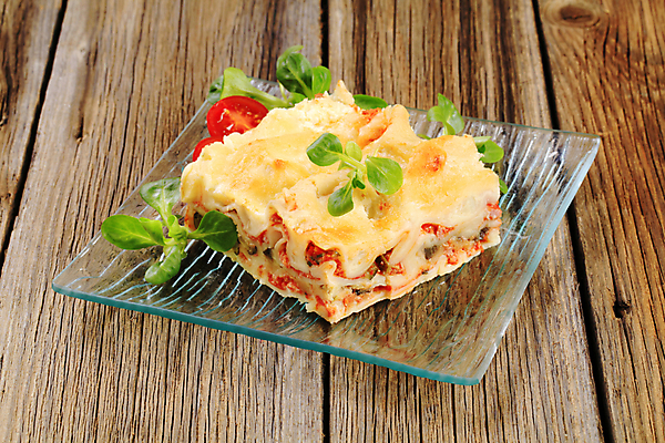 포토 JPG 해외이미지 접시 음식 조각 토마토 채소 치즈 파스타 육류 돼지고기 요리 사람없음 빨간색 초록색 치킨 버섯 이탈리아 소고기 껍질 황금 오븐 맛 허브 바질 그라탱 다진 라자냐 캐서롤 펜네 핸드메이드 막 해외202004 해외202105 해외포토 식물 식기 유럽 컬러 컨셉 식재료 유제품 서양음식 가전제품 용기_그릇 이탈리아음식 닭고기요리 파일형식