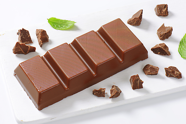 포토 JPG 해외이미지 스튜디오촬영 음식 조각 부분 도마 사람없음 초콜릿 블록 그룹 달콤 충동구매 개조 해외202004 해외202105 해외포토 주방용품 디저트 실내 쇼핑 맛 과소비 파일형식