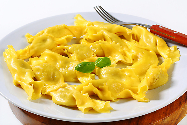 포토 JPG 해외이미지 스튜디오촬영 접시 음식 포크 채소 치즈 파스타 요리 사람없음 허브 바질 폭식 삶기 리코타치즈 해외202004 해외202105 해외포토 식물 식기 유제품 서양음식 실내 파일형식