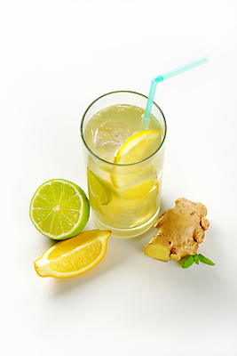 포토 JPG 해외이미지 스튜디오촬영 음료 음식 조각 유리 사람없음 활발 신선 투명 레몬 흰배경 유기농 날것 뿌리 라임 생강 소다 해외202004 해외202105 해외포토 웰빙 백그라운드 컨셉 채소 과일 재질 실내 흰색 파일형식