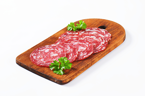 포토 JPG 해외이미지 스튜디오촬영 음식 조각 도마 육류 돼지고기 사람없음 소시지 훈제 살라미 스페인요리 치유 편육 해외202004 해외202105 해외포토 식재료 주방용품 실내 가공식품 스페인 파일형식 유럽 생활용품 내부 나라 오브젝트