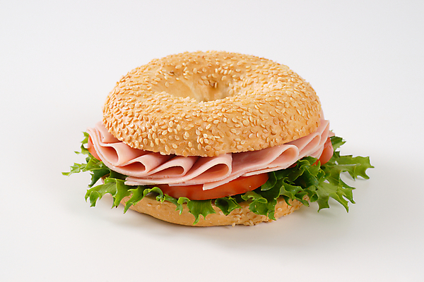 포토 JPG 해외이미지 스튜디오촬영 1 음식 조각 토마토 샌드위치 씨앗 사람없음 신선 아침식사 상추 굽기 싱글 흰배경 햄 베이글 점심식사 번 얇은 해외202004 해외202105 해외포토 식물 빵 백그라운드 채소 실내 육류 식사 흰색 구이 파일형식