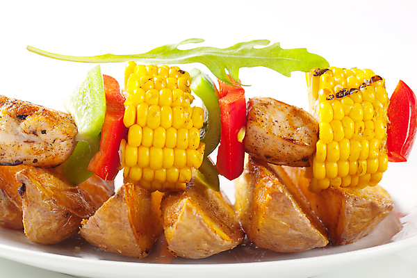 포토 JPG 해외이미지 음식 조각 채소 고추 육류 돼지고기 사람없음 식사 저녁식사 치킨 튀김 꼬치 그릴 바비큐 굽기 묘사 준비 후추 점심식사 케밥 절임 해외202004 해외202105 해외포토 식재료 주방용품 구이 향신료 닭고기요리 파일형식