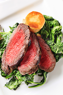 포토 JPG 해외이미지 접시 음식 조각 잎 채소 감자 건강 마늘 육류 요리 사람없음 샐러드 소고기 횡단보도 그릴 굽기 머리위 시금치 점심식사 앙트레 해외202004 해외202105 해외포토 레이스천 식물 식기 식재료 주방용품 식사 직물 보행로 구이 파일형식