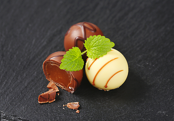 포토 JPG 해외이미지 스튜디오촬영 검은배경 사람없음 초콜릿 달콤 해외202004 해외202105 해외포토 백그라운드 디저트 실내 검은색 맛 파일형식