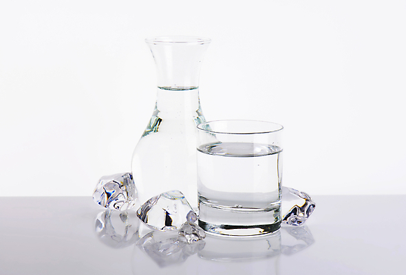 포토 JPG 해외이미지 음료 유리 유리병 사람없음 물 얼음 가득함 흰배경 해외202004 해외202105 해외포토 자연요소 백그라운드 재질 병_용기 흰색 파일형식