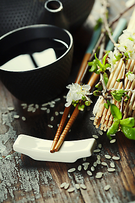 포토 JPG 해외이미지 스튜디오촬영 젓가락 실내 사람없음 쌀 찻주전자 해외202004 해외포토 주전자 곡류 수저 내부 파일형식