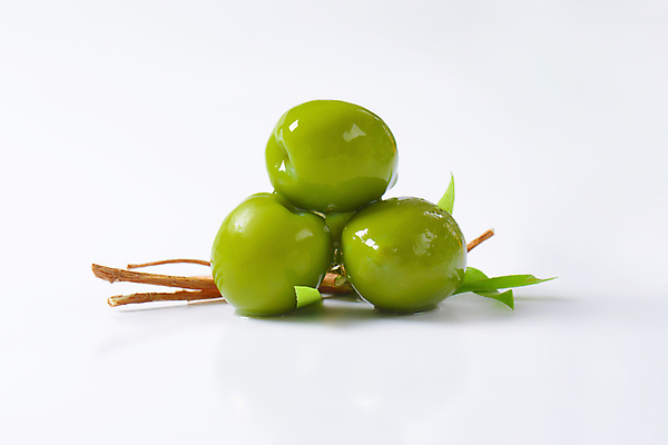 포토 JPG 해외이미지 스튜디오촬영 실내 사람없음 흰배경 올리브 올리브잎 올리브절임 해외202004 해외202105 해외포토 열매 백그라운드 잎 내부 흰색 절임 파일형식