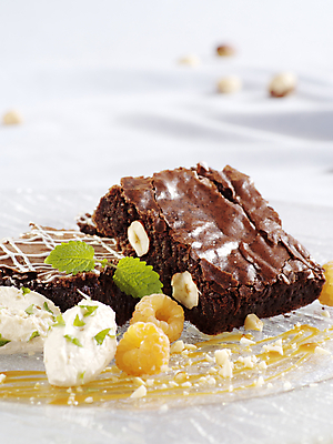 포토 JPG 해외이미지 음식 조각 과일 티타임 아이스크림 디저트 사람없음 노란색 케이크 초콜릿 견과류 대접 신선 바 달콤 맛 아침식사 굽기 묘사 정사각형 산딸기 브라우니 헤이즐넛 맛있는 해외202004 해외202105 해외포토 도형 컬러 컨셉 휴식 식사 구이 파일형식