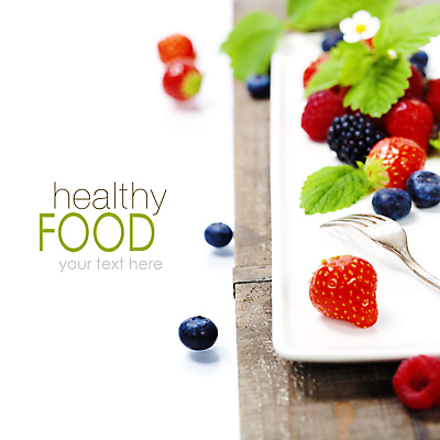 포토 JPG 해외이미지 접시 포크 잎 딸기 사람없음 초록색 블루베리 정사각형 산딸기 블랙베리 해외202004 해외포토 도형 식물 식기 컬러 과일 파일형식