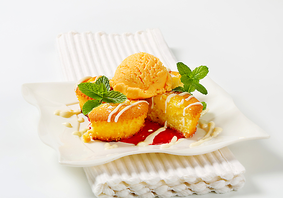 포토 JPG 해외이미지 스튜디오촬영 접시 음식 과일 아이스크림 디저트 사람없음 빨간색 노란색 케이크 흰색 달콤 작음 컵케이크 배열 가득함 크림 국자 반쪽 정사각형 머핀 토핑 시럽 푸딩 폭식 바닐라 커스터드 해외202004 해외202105 스펀지케이크 해외포토 도형 식기 빵 컬러 주방용품 실내 맛 크기 파일형식