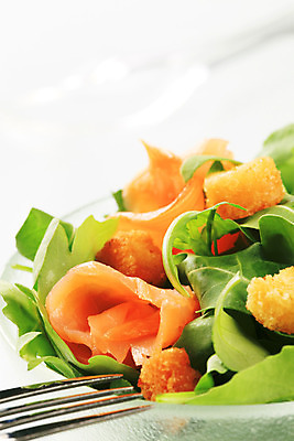 포토 JPG 해외이미지 접시 음식 빵 채소 반찬 건강 어류 사람없음 식사 저녁식사 샐러드 로켓 신선 사발 민들레 만취 묘사 주사위 연어 점심식사 루꼴라 반주 앙트레 입가심 저지방 크루통 해외202004 해외202105 해외포토 식기 꽃 수중동물 사기그릇 기름_음식 술취함 파일형식