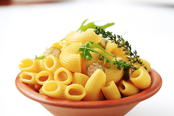 포토 JPG 해외이미지 음식 재료 파스타 요리 사람없음 나뭇가지 루꼴라 마카로니 백리향 삶기 해외202004 해외202105 해외포토 나무 채소 서양음식 파스타면 파일형식