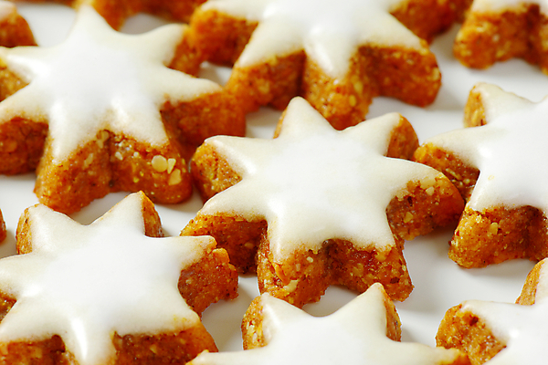 포토 JPG 해외이미지 별 사람없음 쿠키 얼음 견과류 흰색 대접 달콤 묘사 호두 아몬드 시나몬 개암 프로스팅 해외202004 해외202105 해외포토 자연요소 열매 컬러 디저트 맛 제빵 파일형식