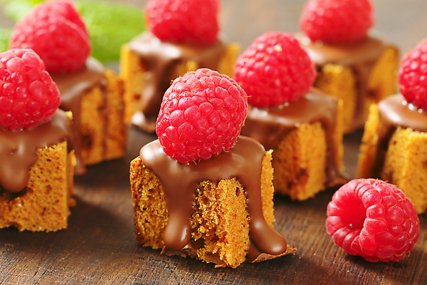 포토 JPG 해외이미지 사람없음 산딸기 초코시럽 진저쿠키 해외202004 해외202105 해외포토 과일 쿠키 초콜릿 시럽 파일형식