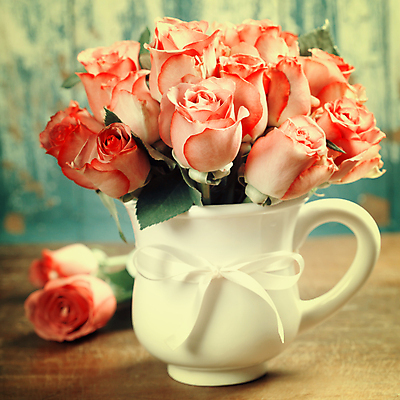 포토 JPG 해외이미지 리본 실내 사람없음 아웃포커스 장미 꽃병 다발 가득함 감성 세피아 해외202004 해외포토 꽃 컨셉 촬영기법 내부 파일형식