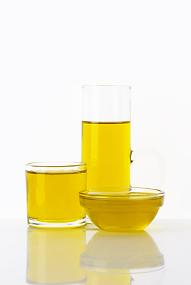 포토 JPG 해외이미지 스튜디오촬영 음식 재료 건강 사람없음 노란색 투명 액체 사발 황금 기름 유기농 유리그릇 정물화 해외202004 해외202105 해외포토 그릇 웰빙 컬러 유리 실내 사기그릇 그림 파일형식