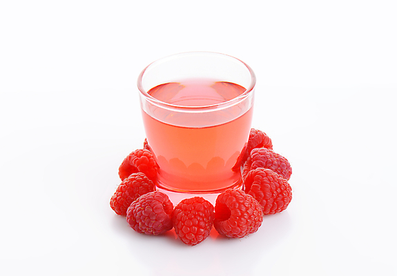 포토 JPG 해외이미지 스튜디오촬영 잔 실내 사람없음 과일주스 흰배경 산딸기 해외202004 해외202105 해외포토 식기 백그라운드 과일 내부 주스 흰색 파일형식