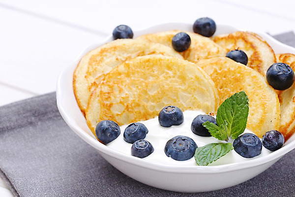 포토 JPG 해외이미지 스튜디오촬영 음식 과일 부분 디저트 요리 사람없음 튀김 흰색 신선 사발 닫기 달콤 아침식사 작음 가득함 크림 블루베리 요거트 팬케이크 요구르트 핸드메이드 해외202004 해외202105 해외포토 컬러 모션 유제품 실내 케이크 식사 사기그릇 맛 크기 파일형식