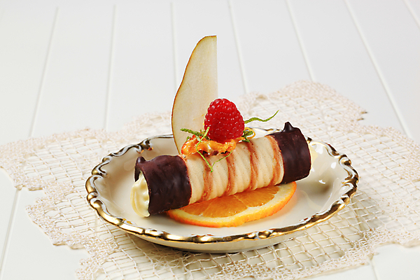 포토 JPG 해외이미지 접시 음식 오렌지 과일 디저트 사람없음 쿠키 과자 대접 신선 화려 달콤 배열 가득함 크림 롤 산딸기 튜브 바닐라 백자 커스터드 해외202004 해외202105 해외포토 식기 컨셉 도자기 맛 파일형식