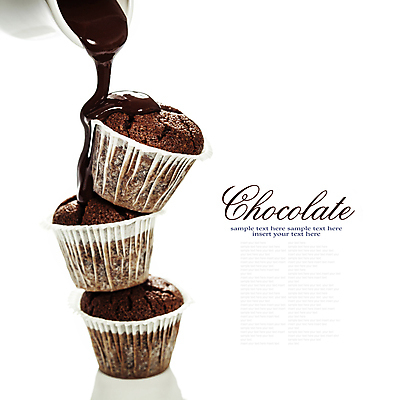 포토 JPG 해외이미지 실내 타이포그라피 사람없음 쌓기 초콜릿 흐름 붓기 달콤 컵케이크 흰배경 시럽컵 초코맛 초코시럽 카피스페이스 해외202004 해외포토 문자 백그라운드 컨셉 모션 디저트 내부 케이크 공백 흰색 맛 시럽 파일형식