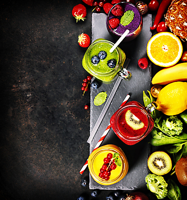 포토 JPG 해외이미지 음료 오렌지 딸기 검은배경 잔 실내 키위 빨대 사람없음 레몬 블루베리 스무디 크랜베리 해외202004 해외포토 식기 열매 백그라운드 과일 내부 검은색 파일형식