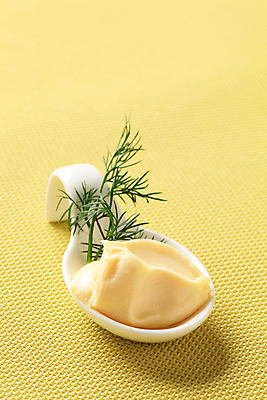 포토 JPG 해외이미지 음식 치즈 사람없음 숟가락 펼침 흰색 조미료 크림 반주 백자 해외202004 해외202105 해외포토 컬러 모션 유제품 수저 도자기 향미료 파일형식