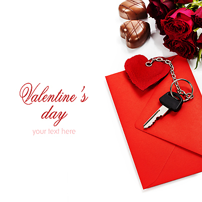 포토 JPG 해외이미지 열쇠 편지봉투 실내 발렌타인데이 사랑 사람없음 장미 초콜릿 하트 오브젝트 흰배경 키링 카피스페이스 해외202004 해외포토 모양 꽃 감정 백그라운드 데이이벤트 디저트 봉투 내부 공백 흰색 편지 파일형식