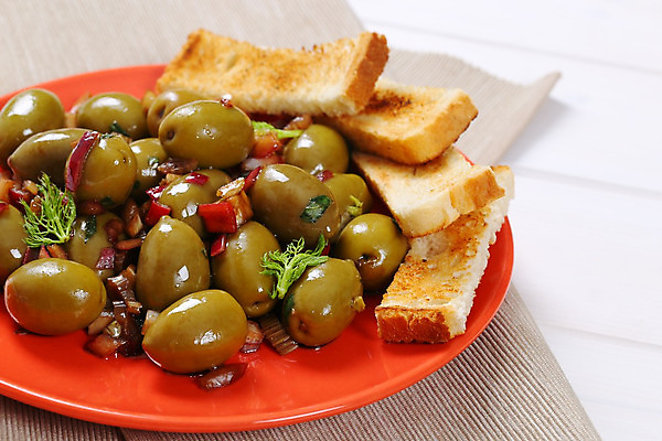 포토 JPG 해외이미지 스튜디오촬영 접시 음식 빵 조각 채소 과일 재료 부분 양파 건강 사람없음 빨간색 초록색 쌓기 샐러드 젖음 신선 그룹 닫기 굽기 허브 받침대 향신료 유기농 올리브 날것 흙더미 내추럴 숙성 절임 접기 해외202004 해외202105 해외포토 식물 식기 웰빙 열매 컬러 모션 실내 흙 구이 향미료 파일형식 더미