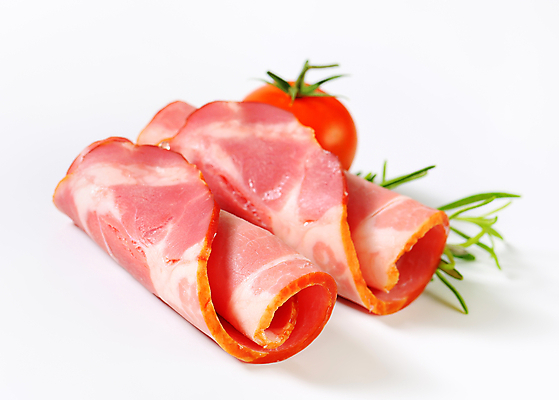 포토 JPG 해외이미지 스튜디오촬영 음식 조각 토마토 재료 육류 돼지고기 사람없음 신선 애피타이저 흰배경 햄 로즈메리 훈제 얇은 편육 해외202004 해외202105 해외포토 백그라운드 채소 식재료 실내 흰색 허브 파일형식