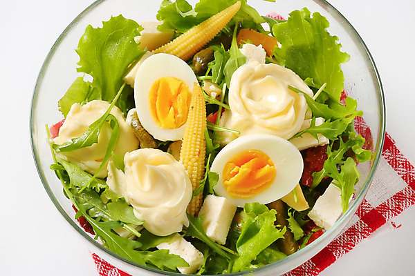 포토 JPG 해외이미지 스튜디오촬영 음식 잎 채소 부분 유리 치즈 건강 사람없음 초록색 노란색 계란 샐러드 흰색 신선 사발 닫기 맛 상추 가득함 머리위 마요네즈 삶기 섞기 해외202004 해외202105 해외포토 식물 컬러 컨셉 모션 재질 유제품 실내 알 사기그릇 소스_음식 파일형식