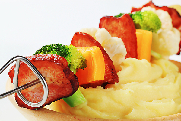 포토 JPG 해외이미지 채소 실내 근접촬영 사람없음 브로콜리 베이컨 꼬치요리 으깬감자 베이컨꼬치 해외202004 해외202105 해외포토 뷰포인트 감자 돼지고기 요리 내부 꼬치 파일형식