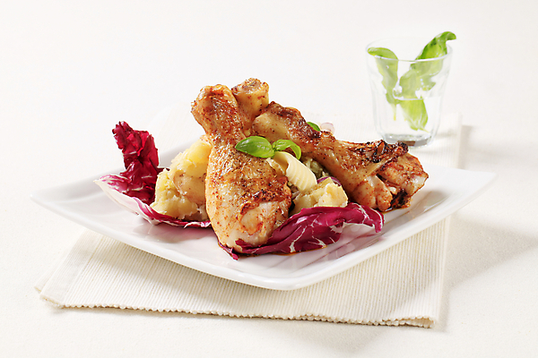 포토 JPG 해외이미지 접시 음식 채소 양파 육류 요리 사람없음 식사 저녁식사 치킨 샐러드 흰색 신선 상추 굽기 냅킨 버터 점심식사 앙트레 해외202004 해외202105 해외포토 식기 컬러 식재료 구이 닭고기요리 파일형식